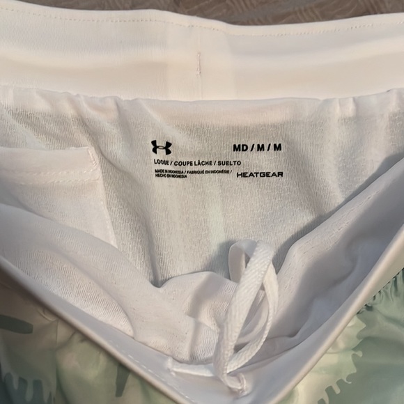 Mint green under armour shorts, never worn! - Picture 2 of 5